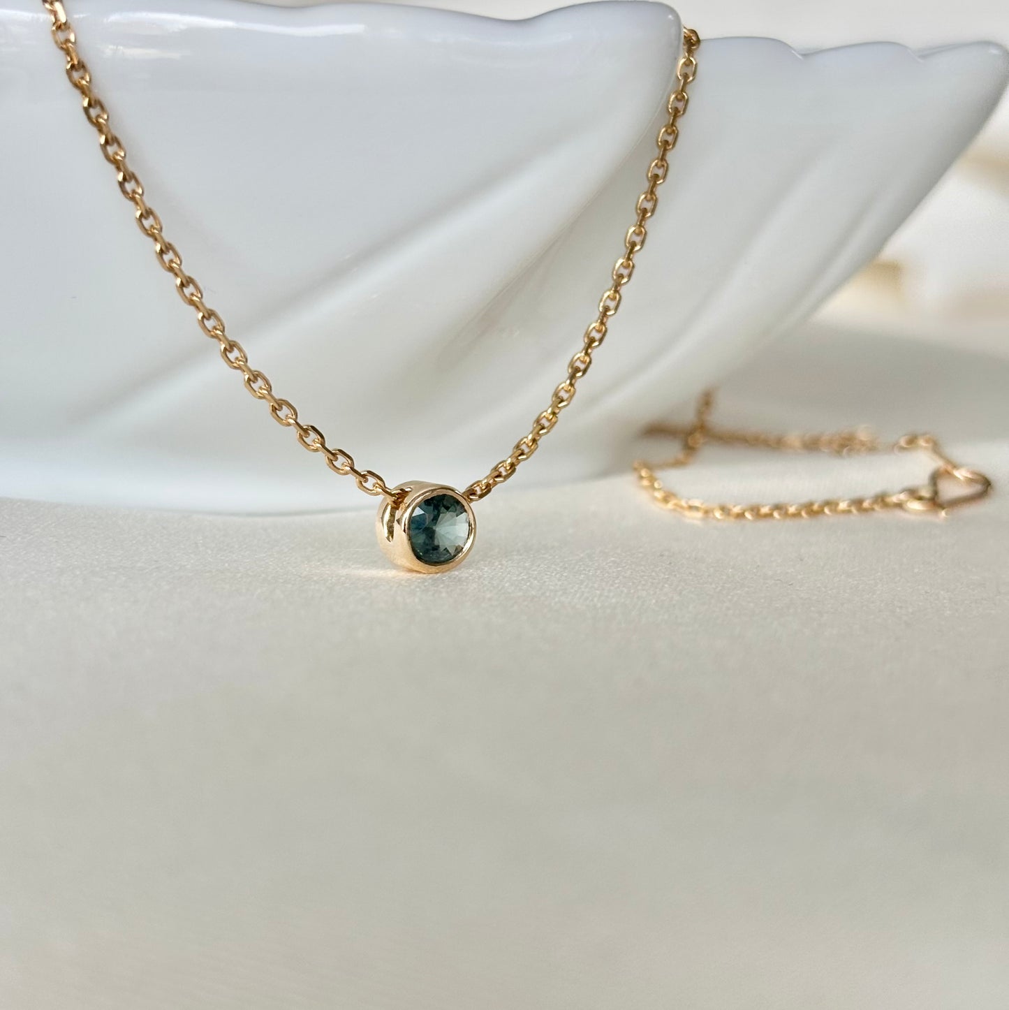 ONE OF A KIND gold necklace | natural and untreated sapphire