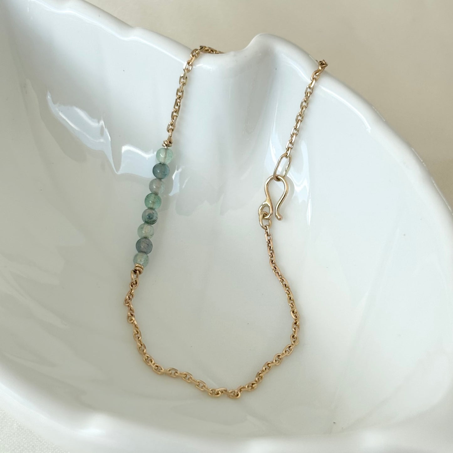 GAIA bracelet with string of pearls | gold or silver